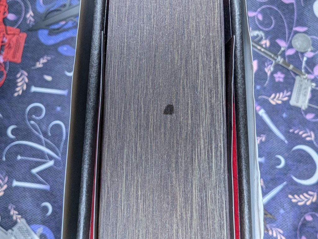 Image of the black dot on the bottom of the black sprayed edge pages of the book